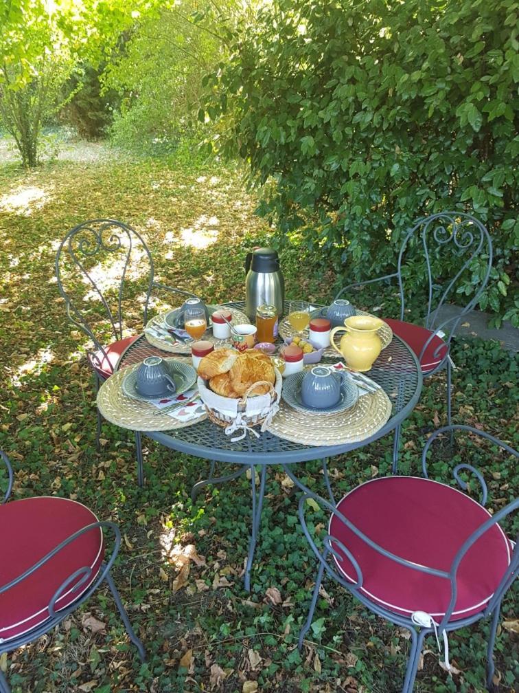 Le Clos De L'Ambre Bed & Breakfast Divajeu ภายนอก รูปภาพ